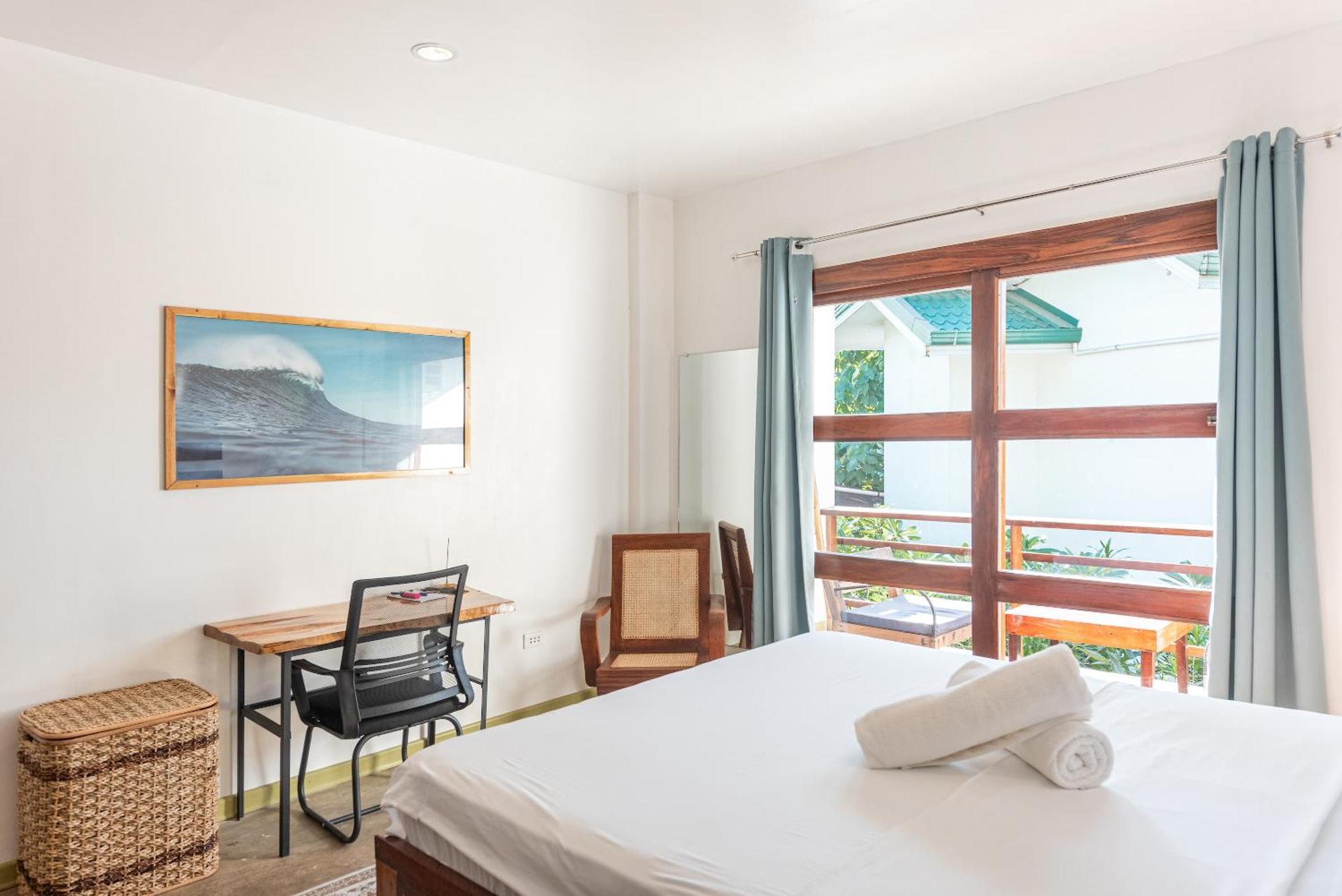 Fat Lips Surf Hotel